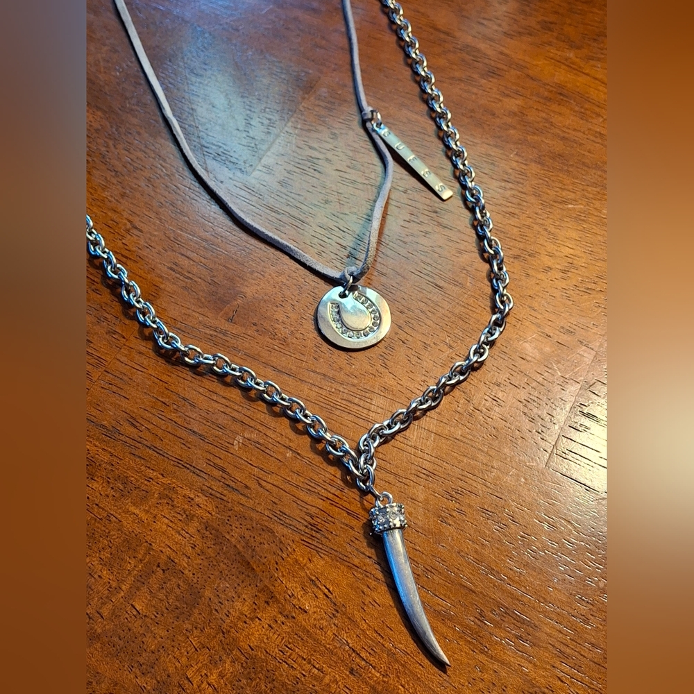 Guess Claw Tooth & Horseshoe Necklace W Silvertone Link Chain &Leather Strap 39"